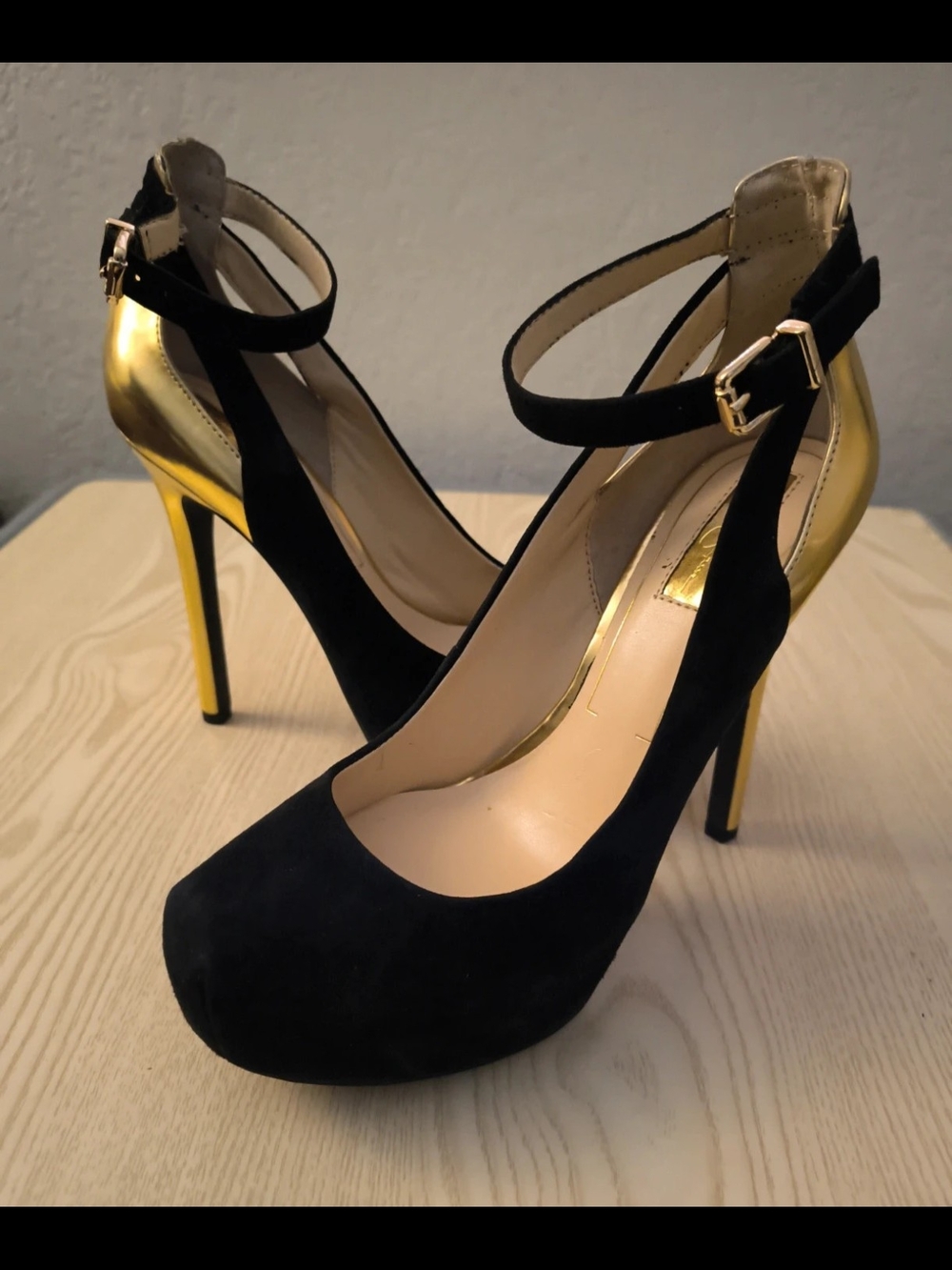 Jessica Simpson Sz 6 Black and Gold Ankle Strap Stilettos Formal Glam Colorblock